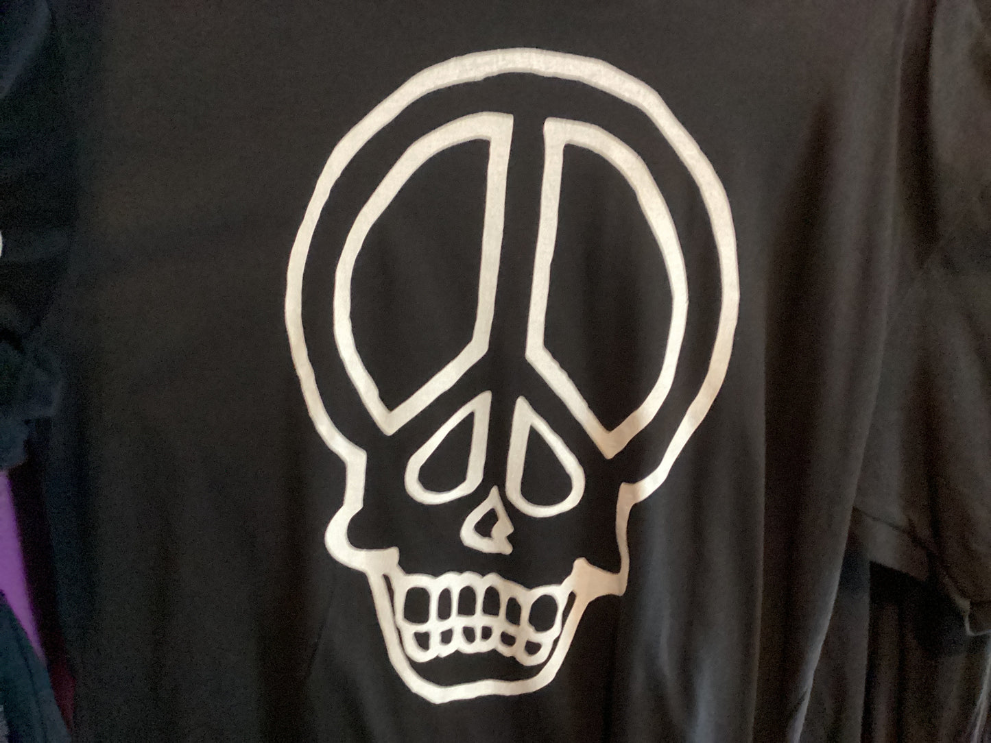 Skull Peace Sign. T.shirt