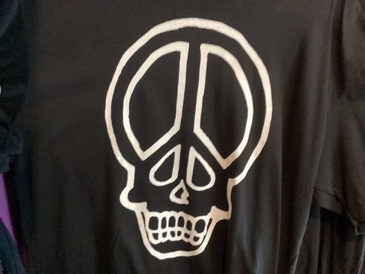 Skull Peace Sign. T.shirt